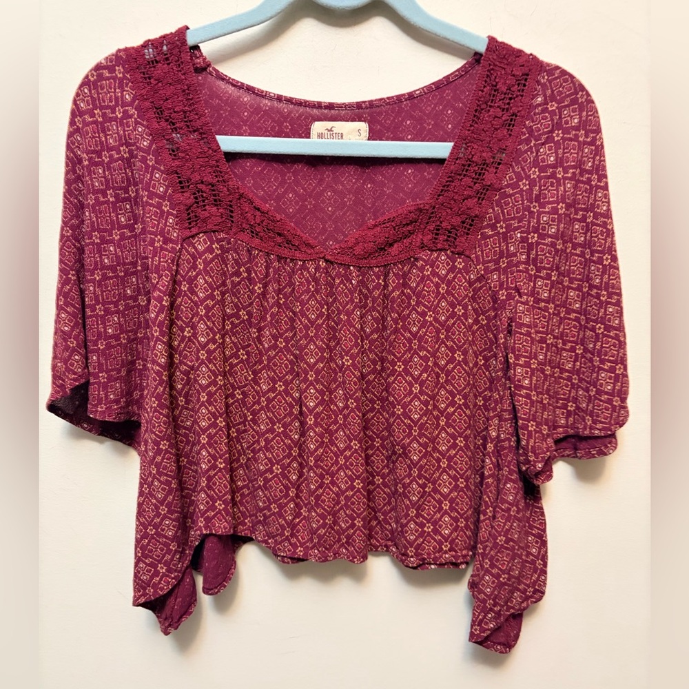 HOLLISTER Maroon Lace Detailed Bohemian Crop Top
